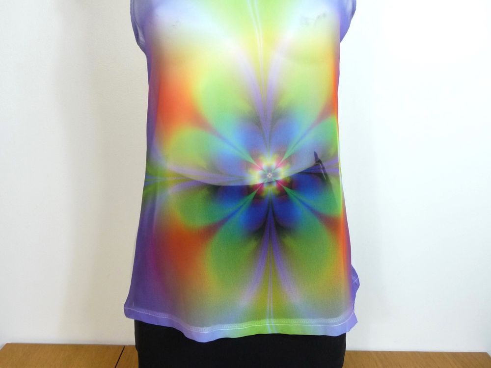 Top/ Tee Shirt Blanc avec sa Fleur Multicolore- Just Love Vêtements