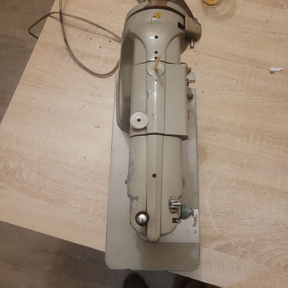 machine &agrave; coudre Electroménager