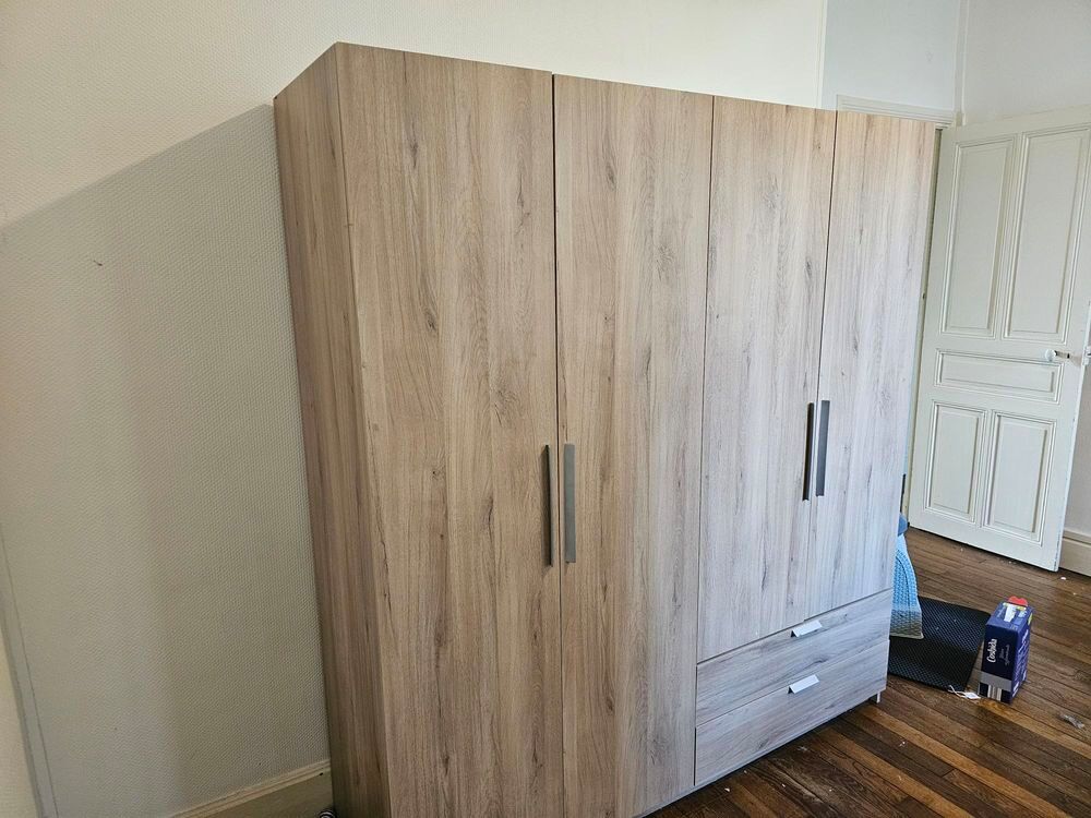 d'une grande armoire (&eacute;tat neuf) &agrave; 50€ Meubles