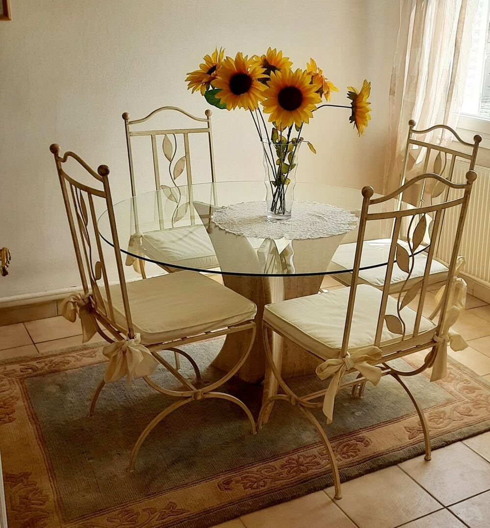 Vide appartement &agrave; St Priest Meubles