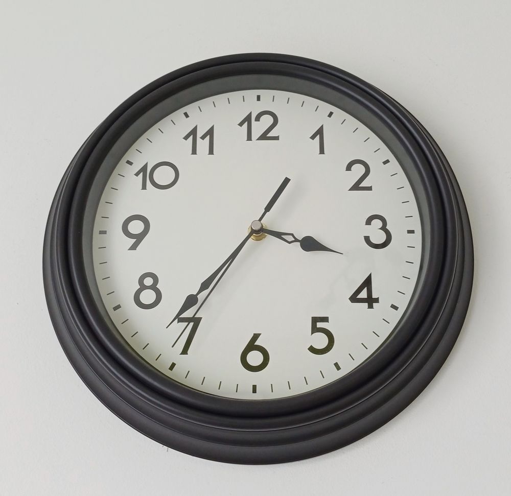 Horloge murale noire style r&eacute;tro D�coration