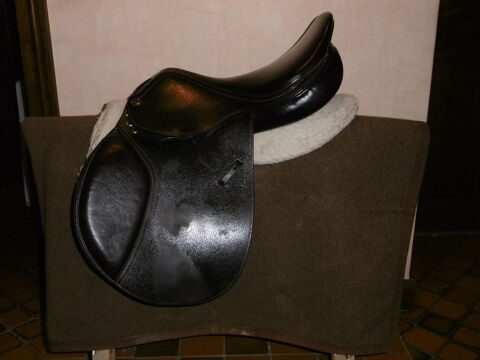 selle d'obstacle en cuir  eric thomas  650 Saint-Loup (58)