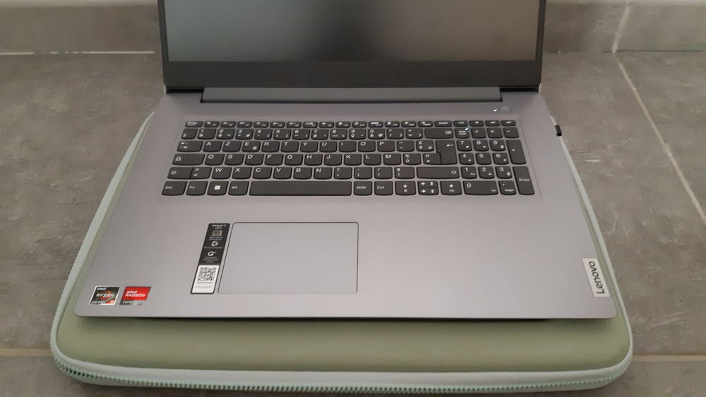 Ordinateur portable Quasi Neuf
Lenovo ideaPad3 17ADA6 Matériel informatique
