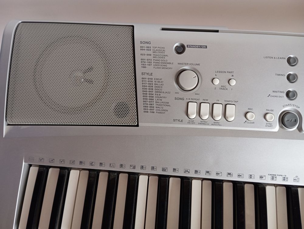 CLAVIER YAMAHA PSR-E303 Instruments de musique