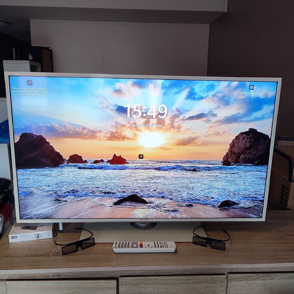 TV Thomson 3D 48pouces Pied pivotable Blanche Photos/Video/TV