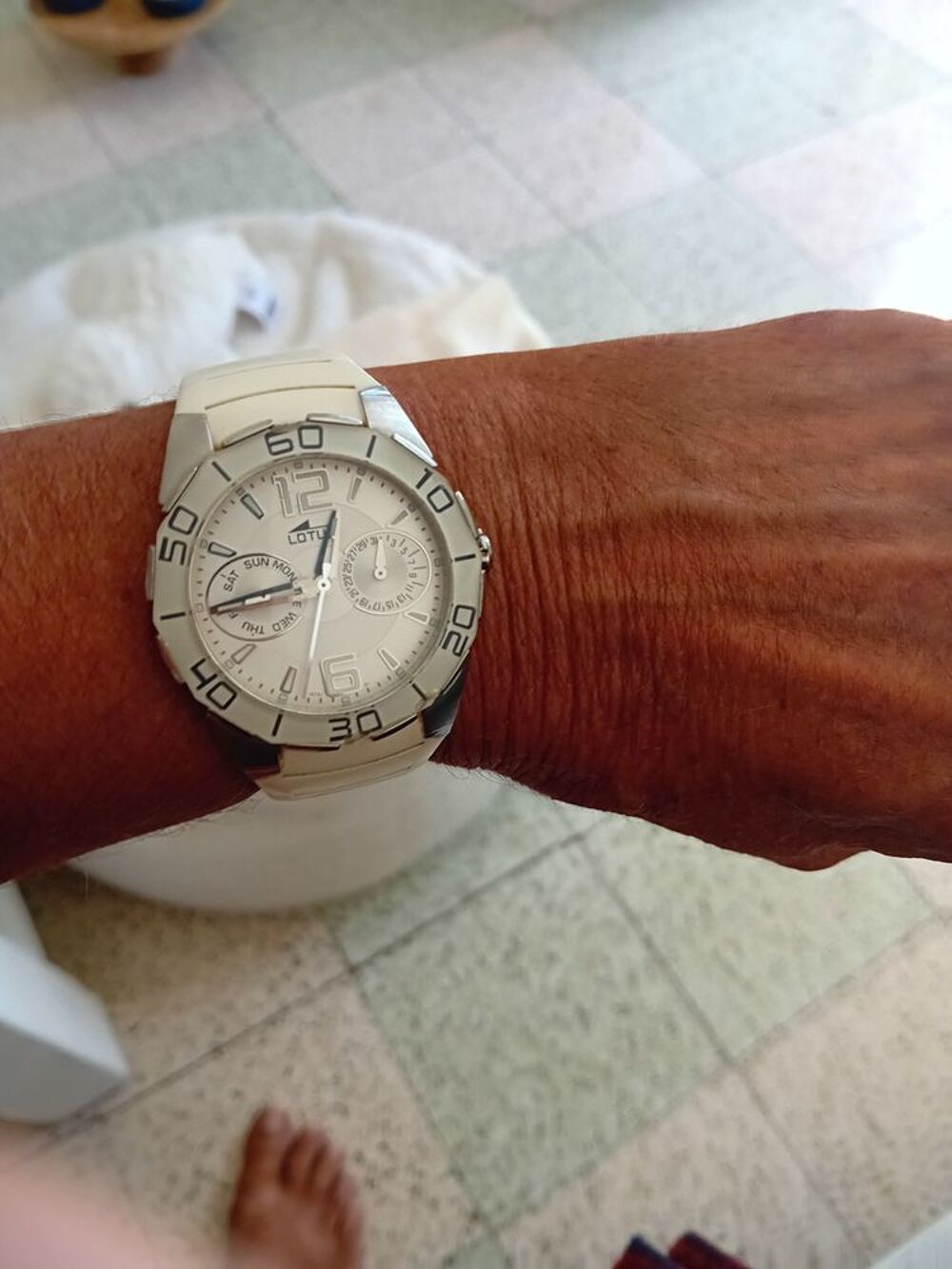 Montre mixte Lotus blanche Bijoux et montres