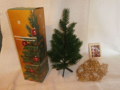 Sapin de Noël en plastique avec ces décorations 10 Wolxheim (67)