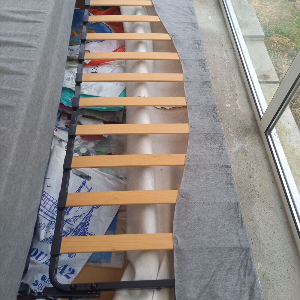 Canap&eacute; lit tissu .tr&egrave;s bon matelas Meubles