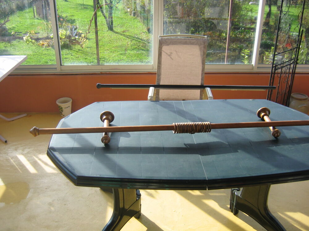 1 Barre en Bois Marron de 2.80 m. Décoration