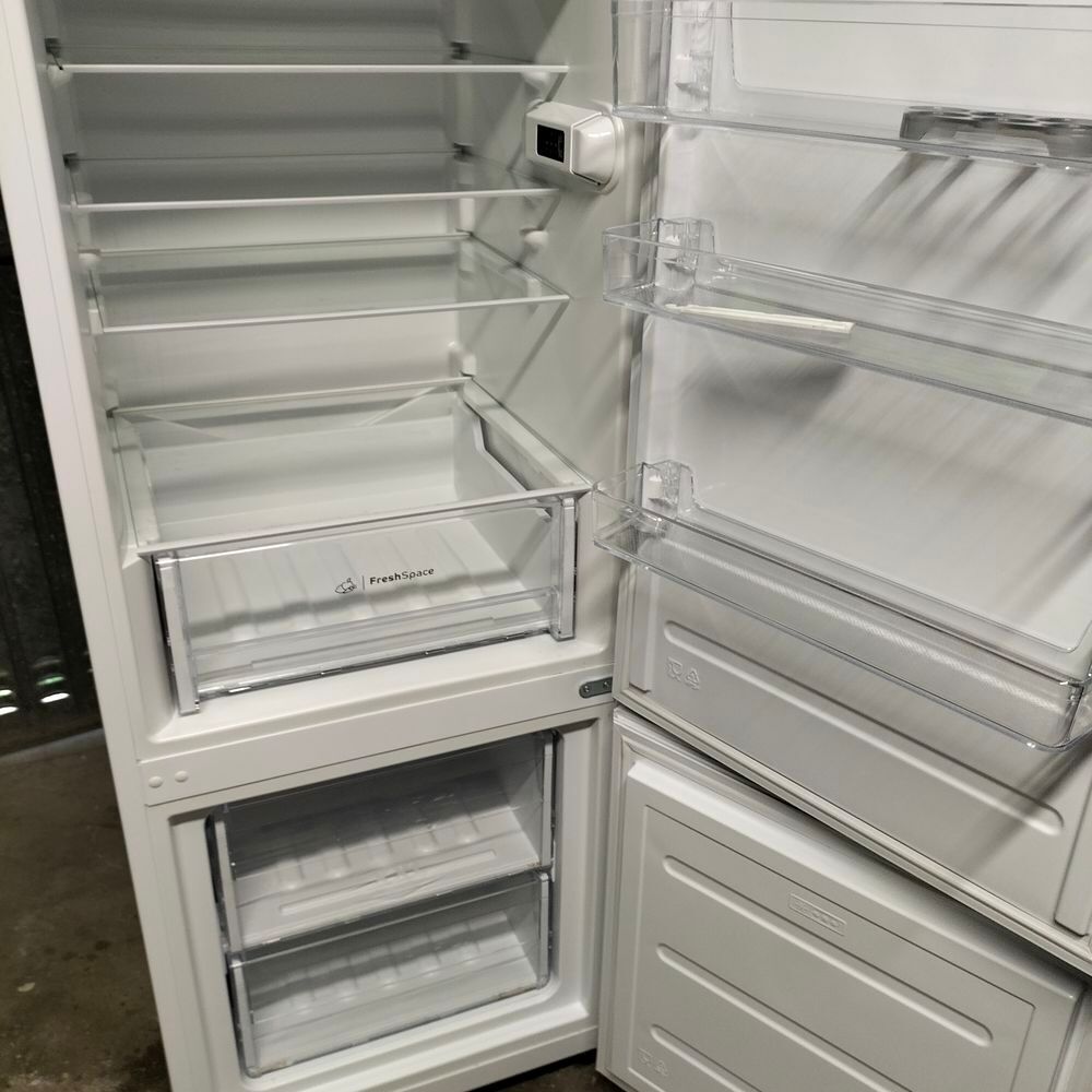 R&eacute;frig&eacute;rateur combin&eacute; Indesit Electroménager