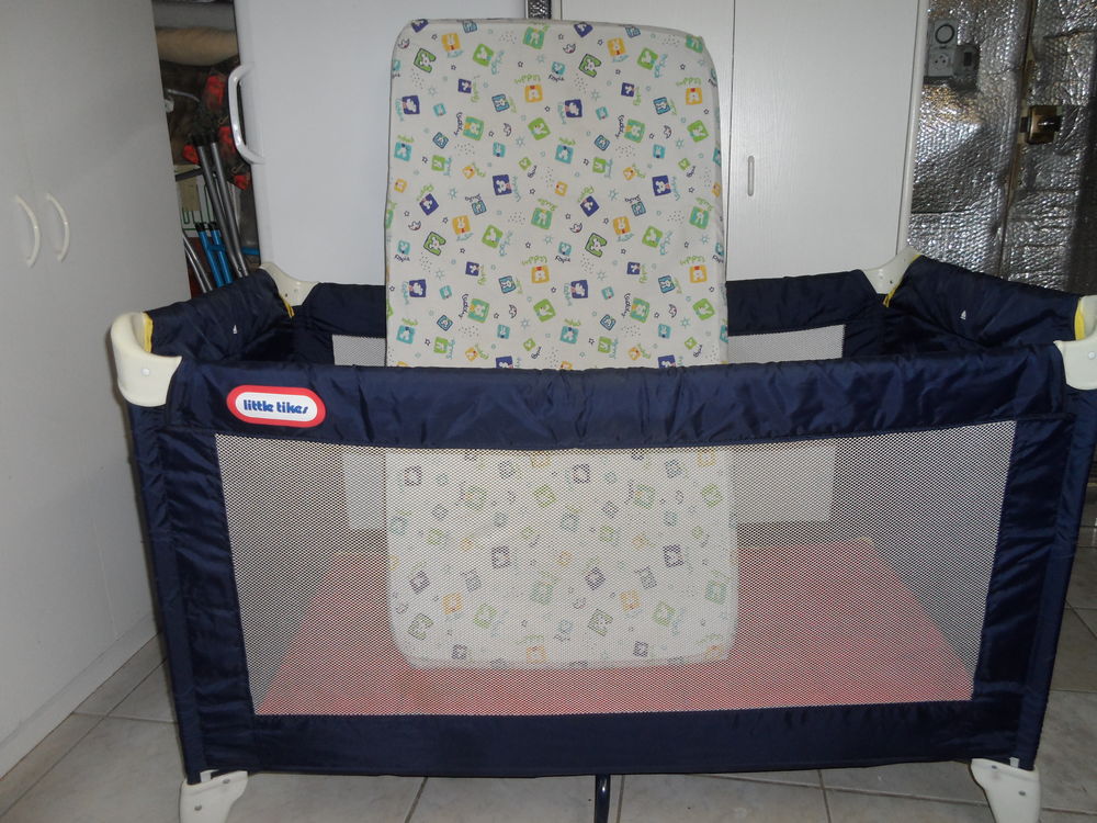 Lit b&eacute;b&eacute; ( parapluie ) Mobilier enfants