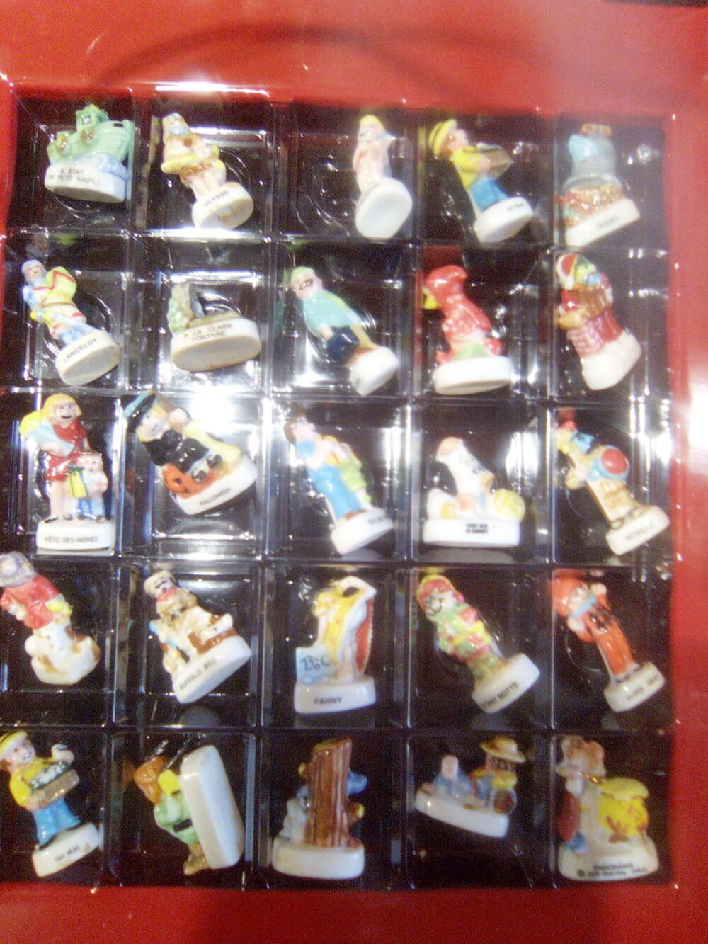 Petites statuettes porcelaine 