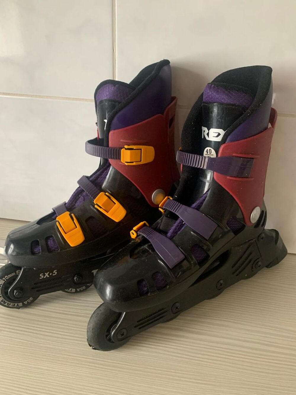 Roller taille 40 jamais utilis&eacute; Sports