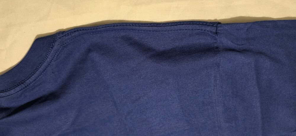 T-shirt bleu avec motif taille L Vêtements