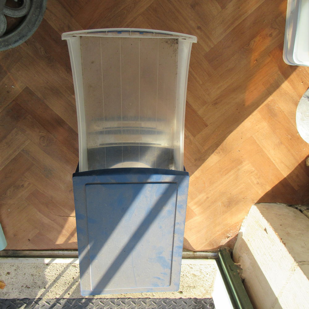Tour de rangement plastique bleu 3 Bricolage