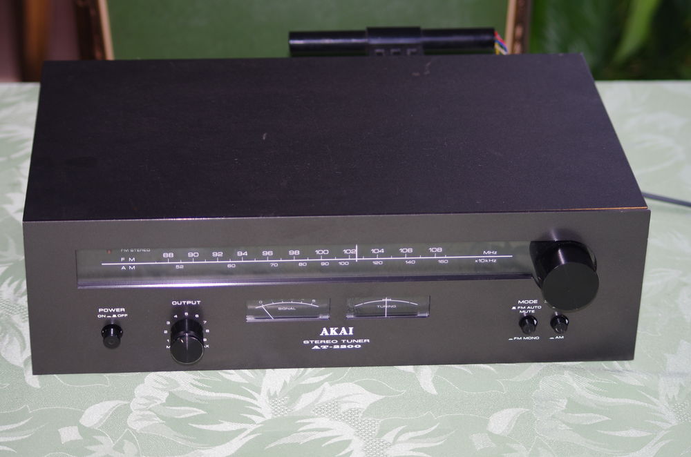 TUNER AKAI - AT2200 - VINTAGE Audio et hifi