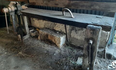 Établi de menuisier ancien avec étaux Saint-Yzan-de-Soudiac (33)