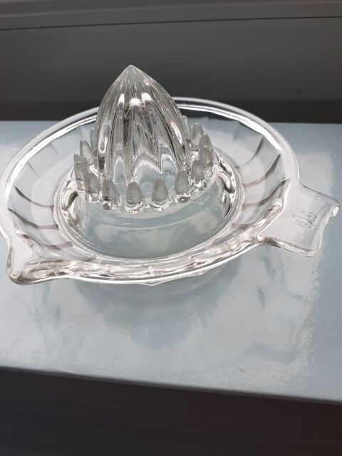 Presse-agrumes en verre vintage 4 Grisolles (82)