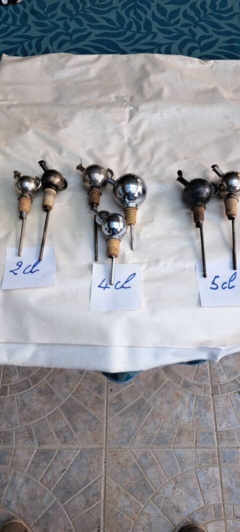 7 doseurs  boule  anciens de bar 70 La Ferté (39)