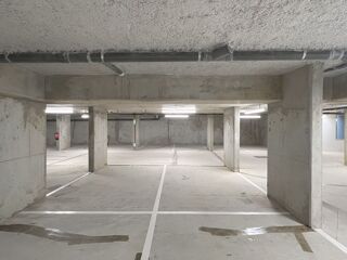  Parking / Garage � louer 12 m� Senlis