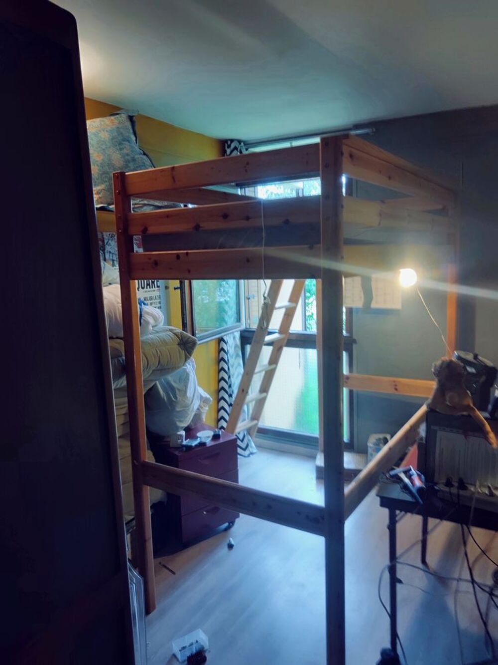 Mezzanine une place fra&icirc;chement d&eacute;mont&eacute; de qualit&eacute; >500€. Meubles