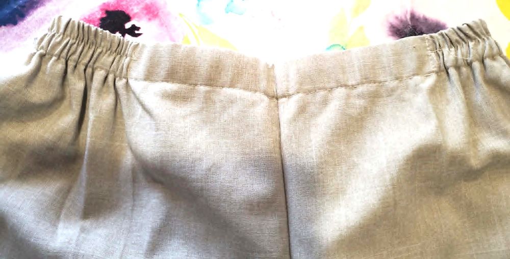 PANTACOURT FEMME BEIGE TAILLE 4 Vêtements