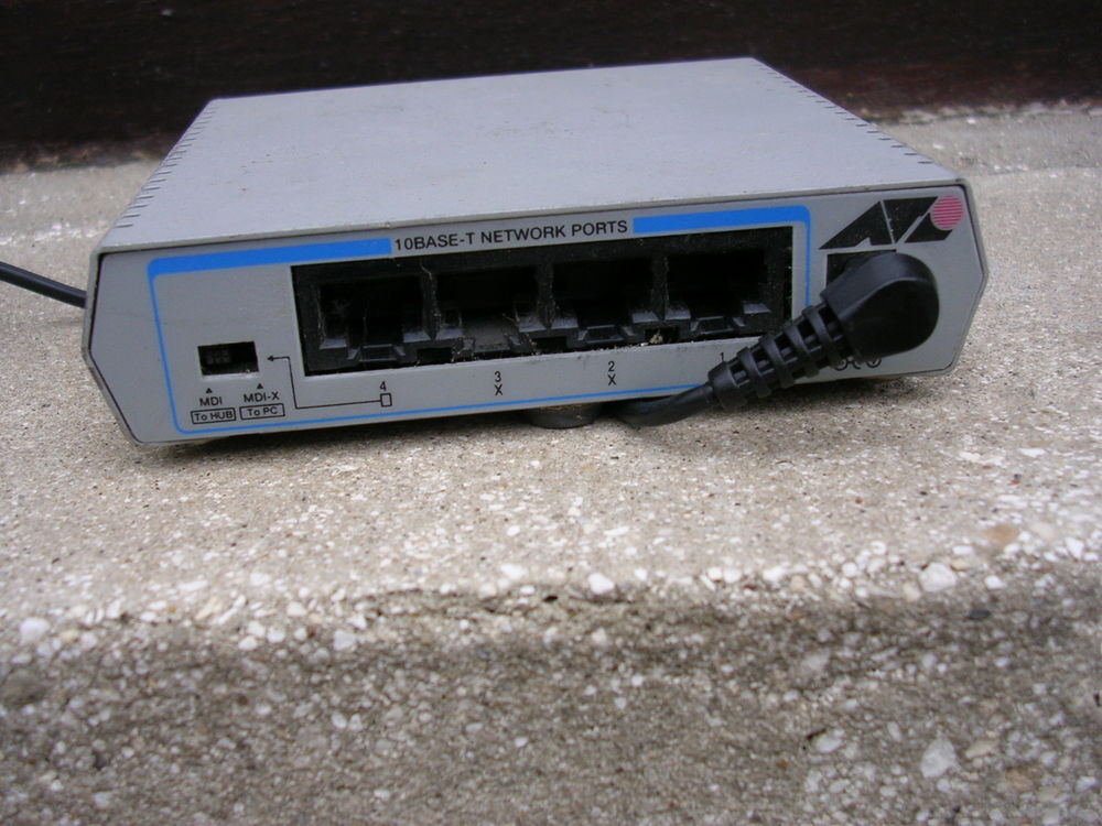 SWITCH 4 PORTS ALIED Matériel informatique