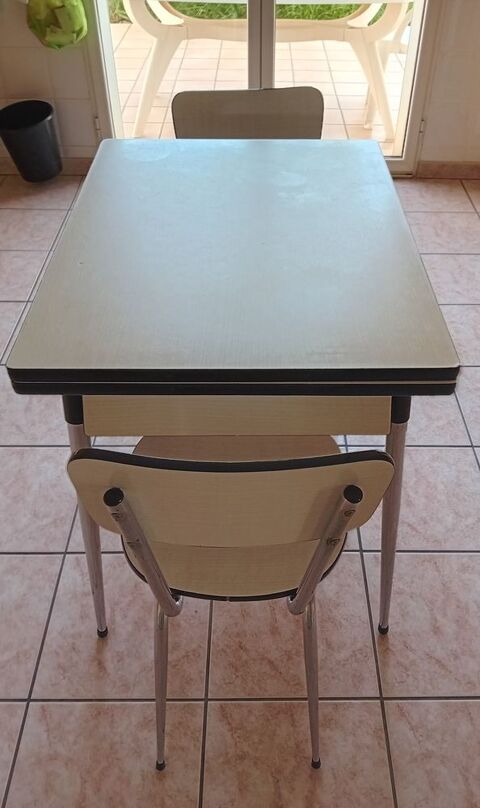 Table de cuisine avec 2 chaises 0 Pollestres (66)