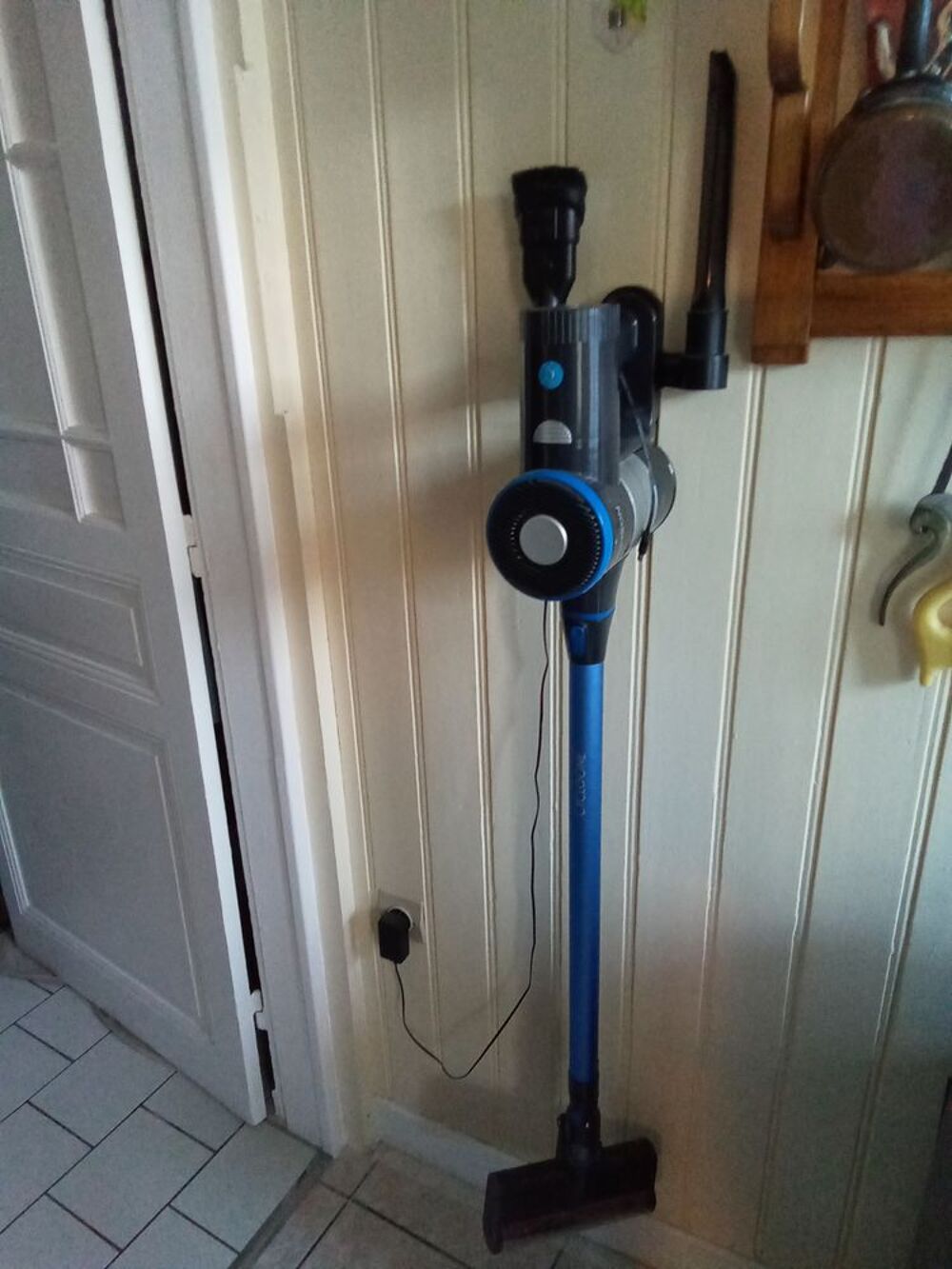 Aspirateur balai Thomson Electromnager