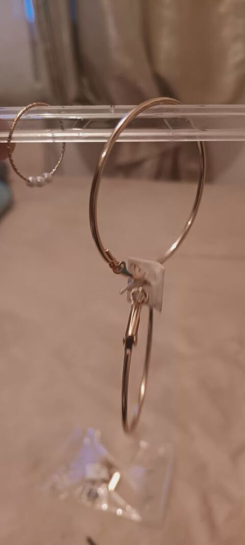 Boucle d'oreille cr�ole et une bague 18 Nimes (30)