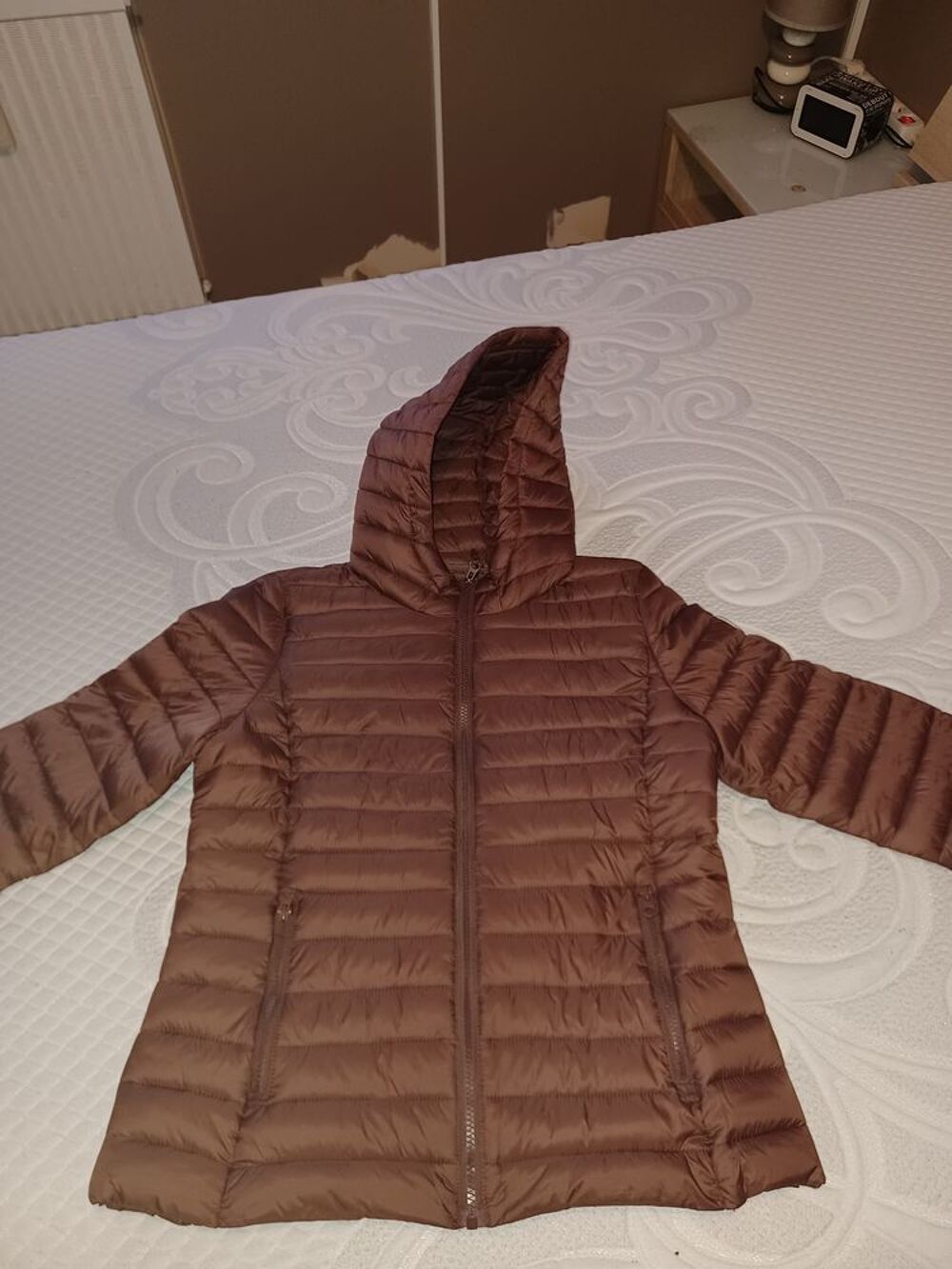 Doudoune &agrave; capuche jennyfer marron Vêtements