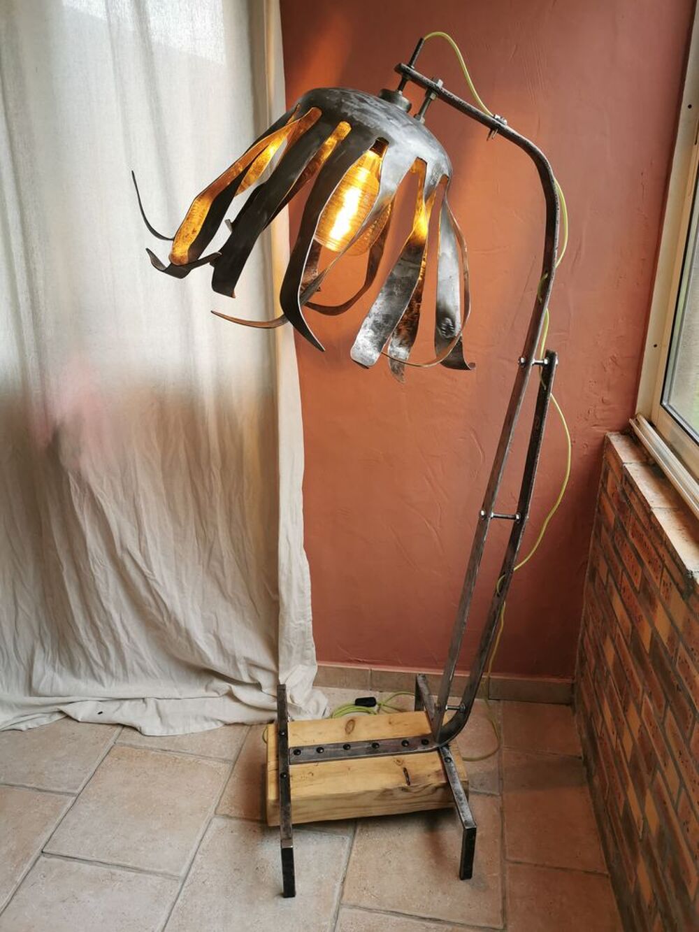 Lampe en acier bois Décoration