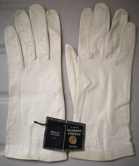PAIRE DE GANTS EN CUIR D'AGNEAU BLANC CASS
Fabrique France 8 Narbonne (11)