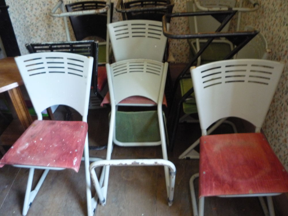 Chaise design moderniste
Le lot de 13 ou &agrave; l'unit&eacute;
35€ pi&egrave;ce Meubles