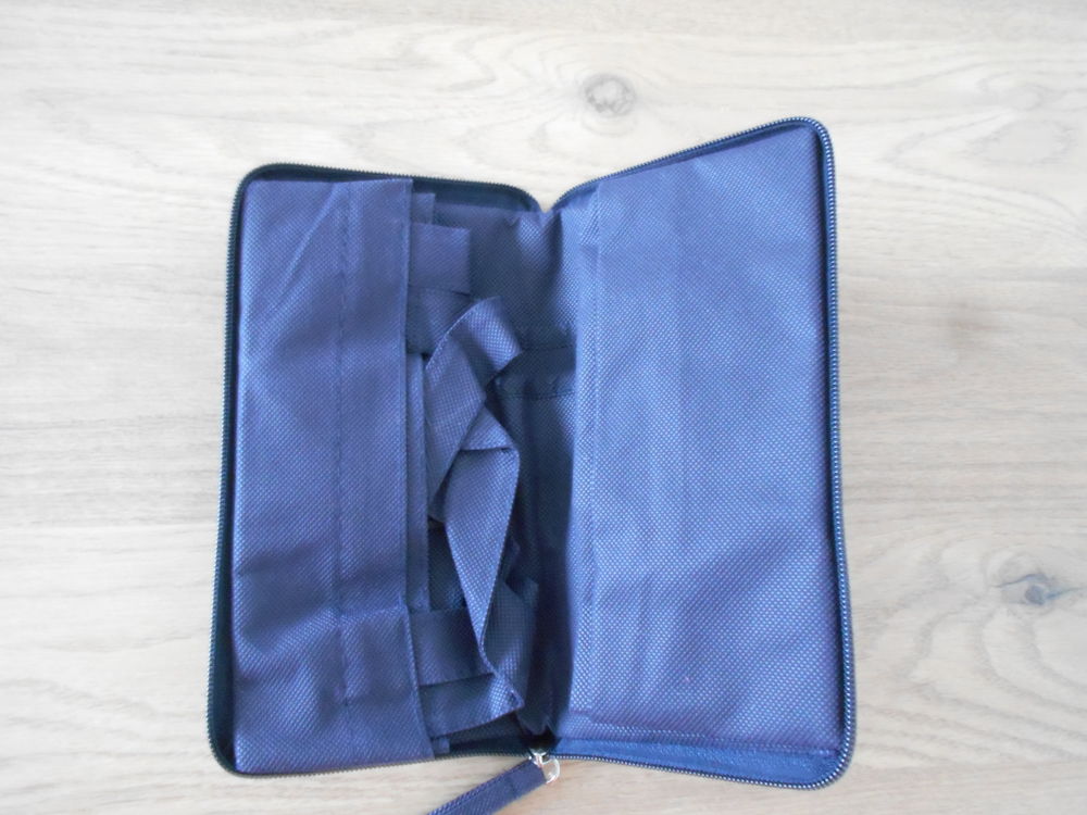 Pochette zipp&eacute;e renfermant un tote bag, sac de courses neuf Maroquinerie
