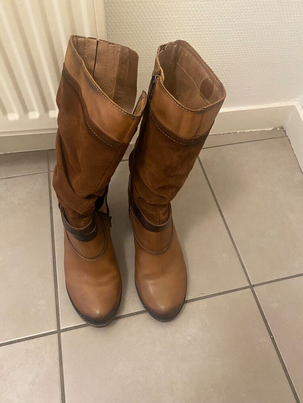 bottes cuir daim tr&egrave;s bonne &eacute;tat taille 39 Chaussures