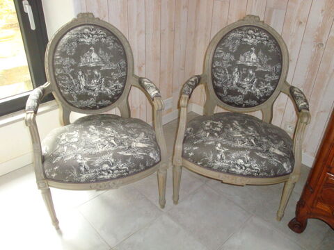 Paire Fauteuils anciens de style Louis XVI Saint-Fargeau-Ponthierry (77)