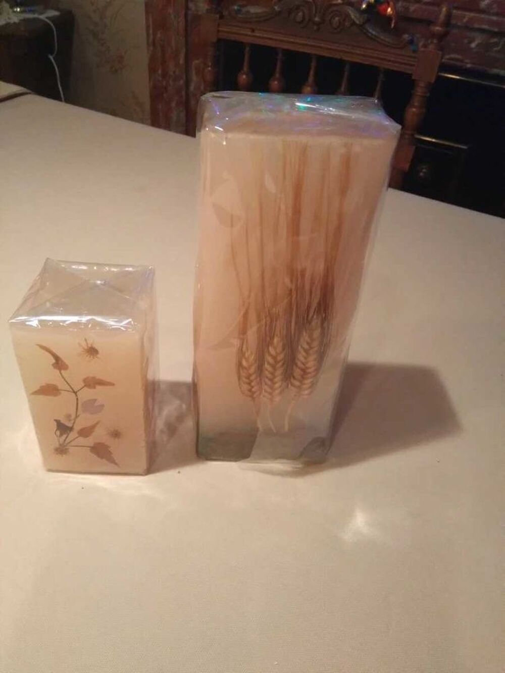 2 Bougies en cire Artisanales VINTAGES de 1970's avec v&eacute;ritables EPIS de bl&eacute; et fleurs SECHEES : POIDS 1,1 kg et 0,450 kg 