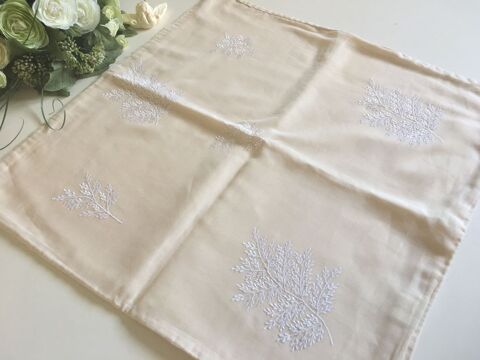 HOUSSE de COUSSIN beige sable et broderie blanche 5 Blaye (33)