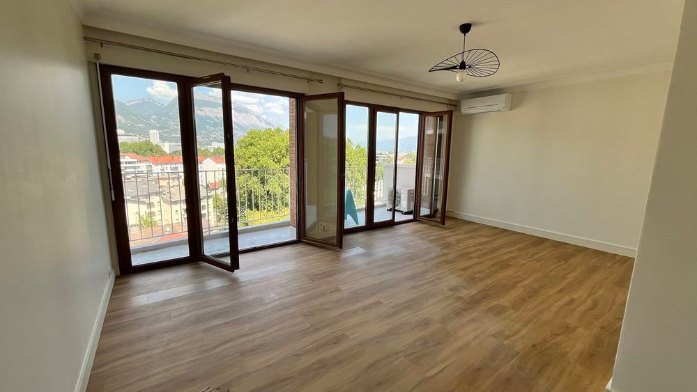 Location Appartement Appartement rénové avec clim et vue dégagée - Grenoble Grenoble