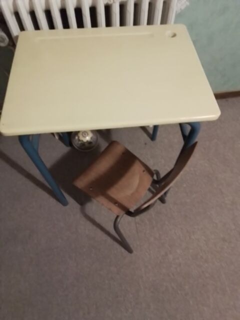 bureau  écolier avec sa petite chaise 15 Beaugency (45)