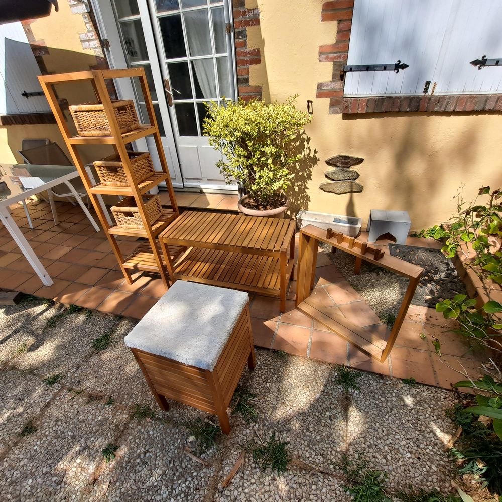 Ensemble d'articles en bois pour meubler une salle de bain Meubles