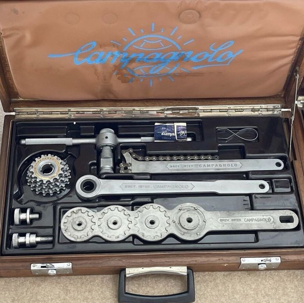 LES ROUES-LIBRE CAMPAGNOLO AVEC CAISSE CAMPAGNOLO Vélos