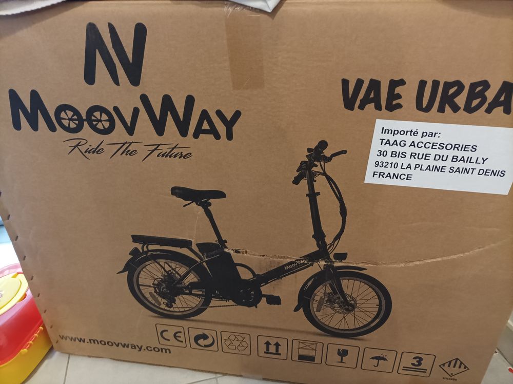 v&eacute;lo &eacute;lectrique neuf dans son cartons Vélos