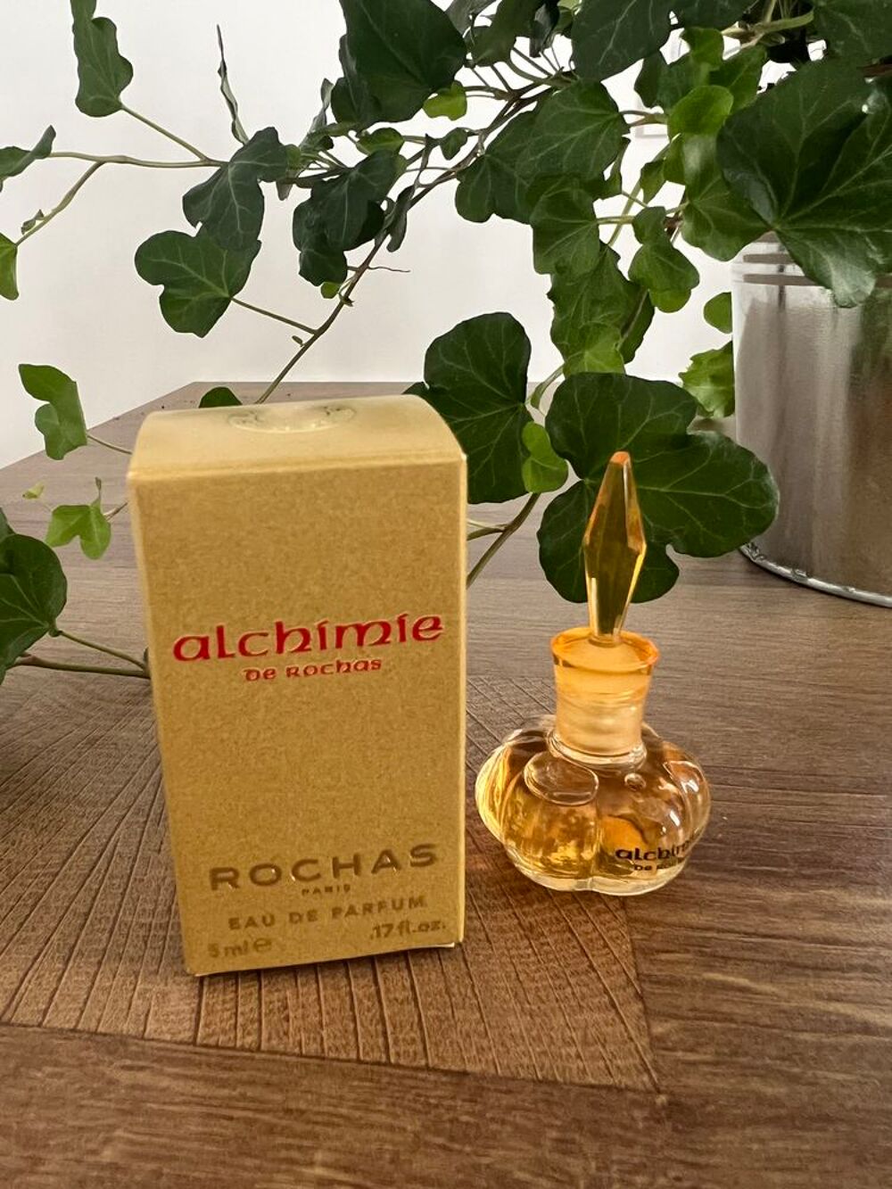 Lot de 12 mignatures de parfum ROCHAS 