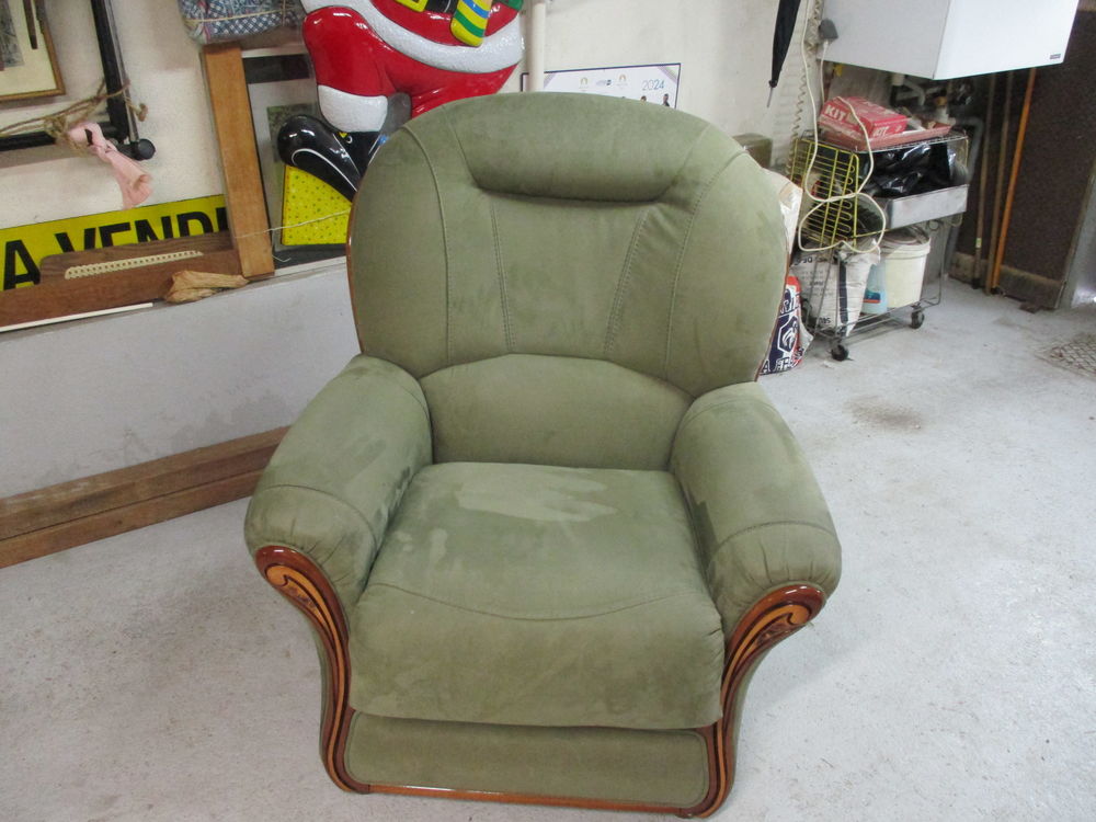 un canape avec un fauteuil super etat Meubles