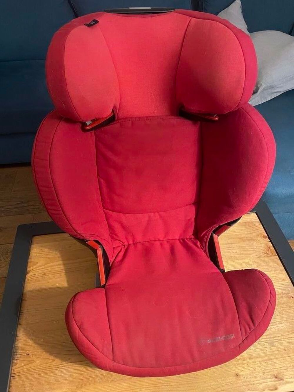 si&egrave;ge auto enfant de la marque Maxi-Cosi, avec fixation Isof Puériculture