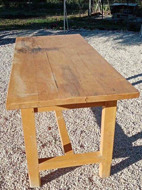   table rectangulaire en bois massif 