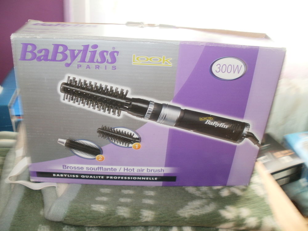 vend 2 s&egrave;che-cheveux plus un babyliss Puériculture
