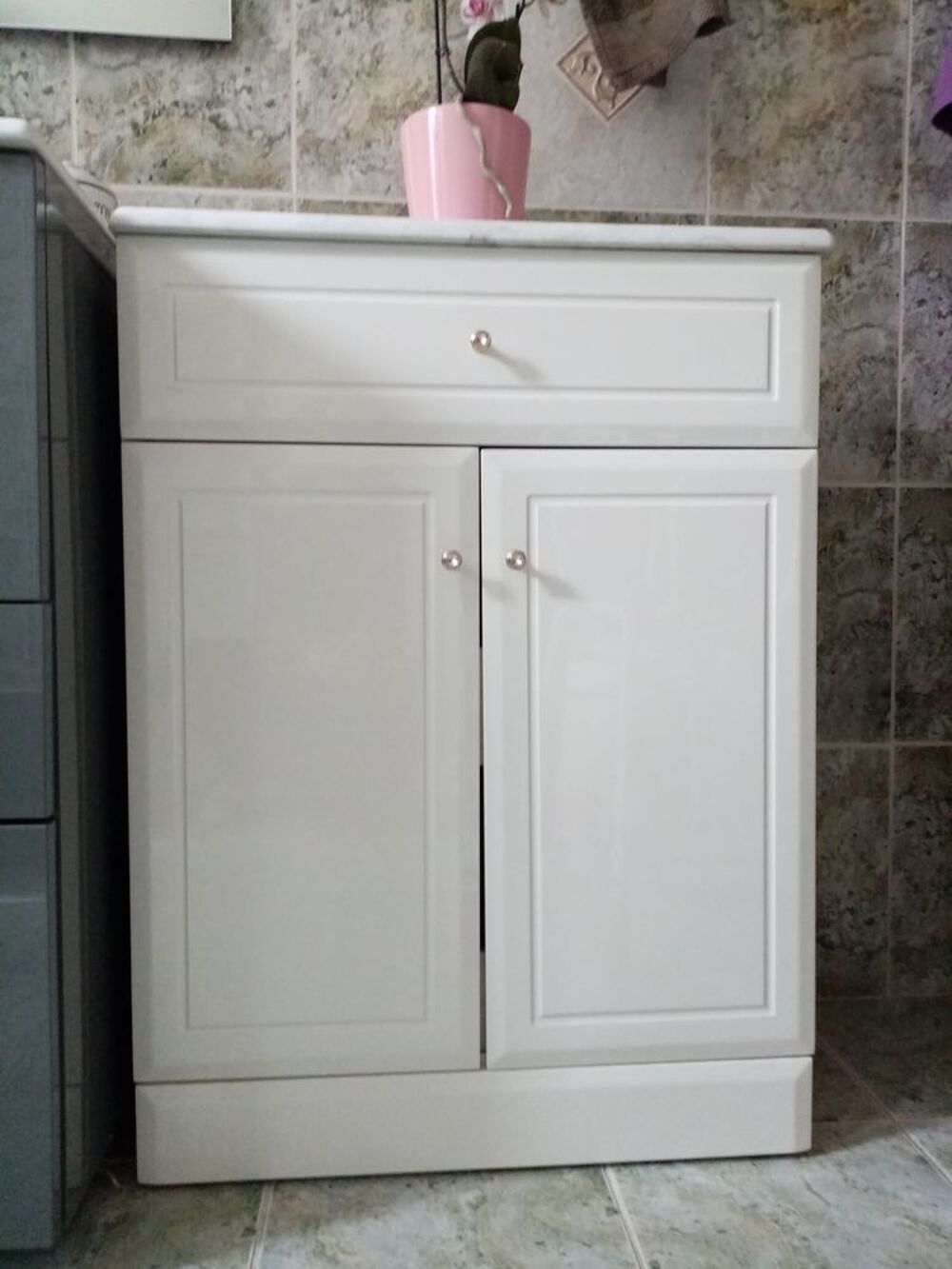 2 meubles salle de bain Meubles